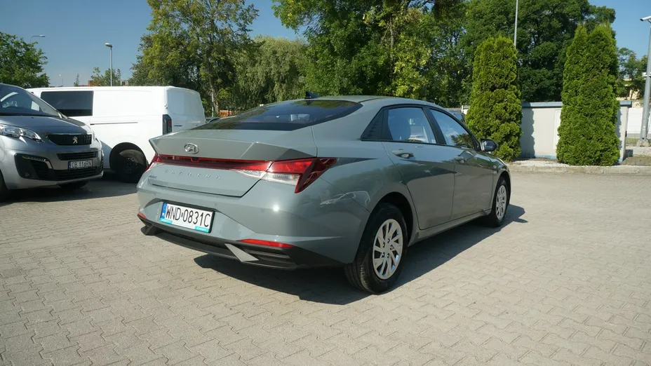 HYUNDAI Elantra -