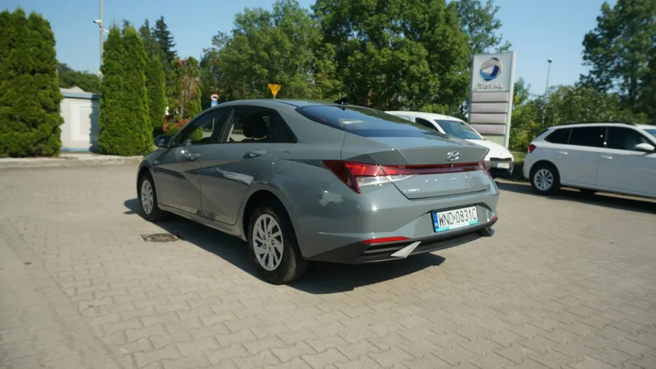 HYUNDAI Elantra -
