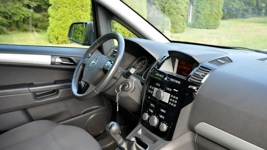 OPEL Zafira -