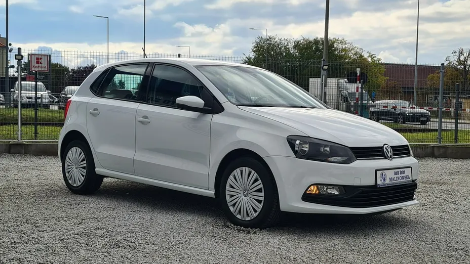 VOLKSWAGEN Polo -