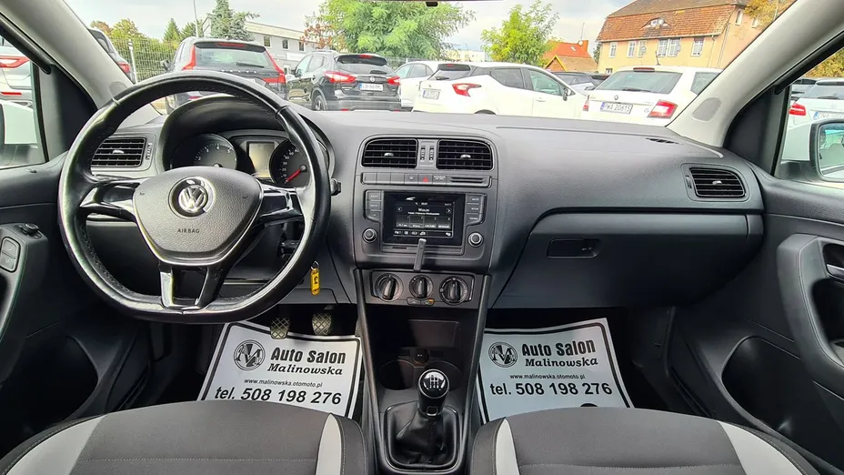 VOLKSWAGEN Polo -