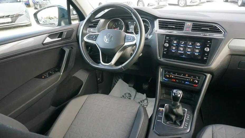 VOLKSWAGEN Tiguan -