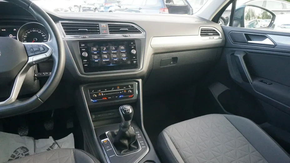 VOLKSWAGEN Tiguan -