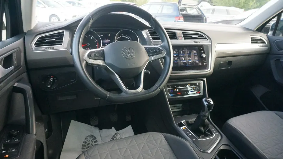 VOLKSWAGEN Tiguan -