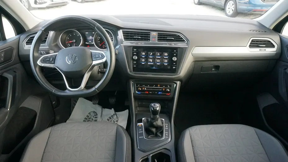 VOLKSWAGEN Tiguan -