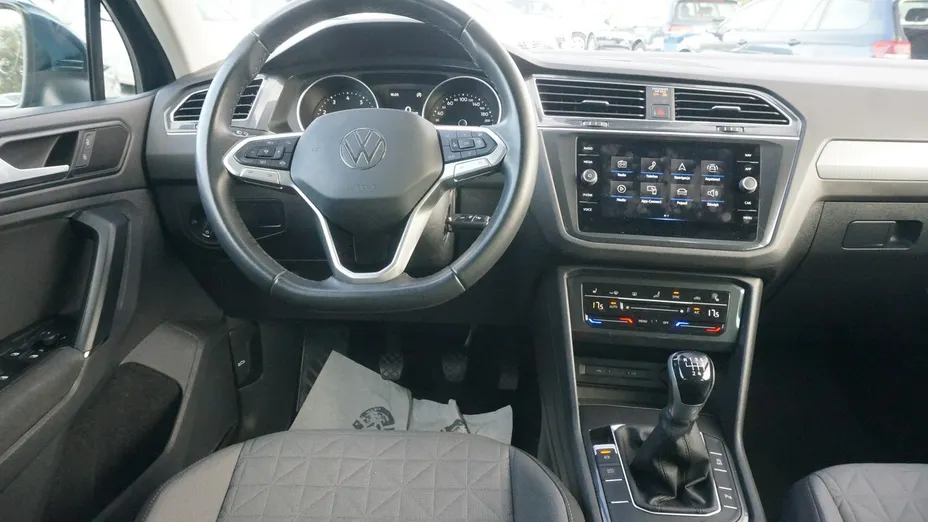 VOLKSWAGEN Tiguan -