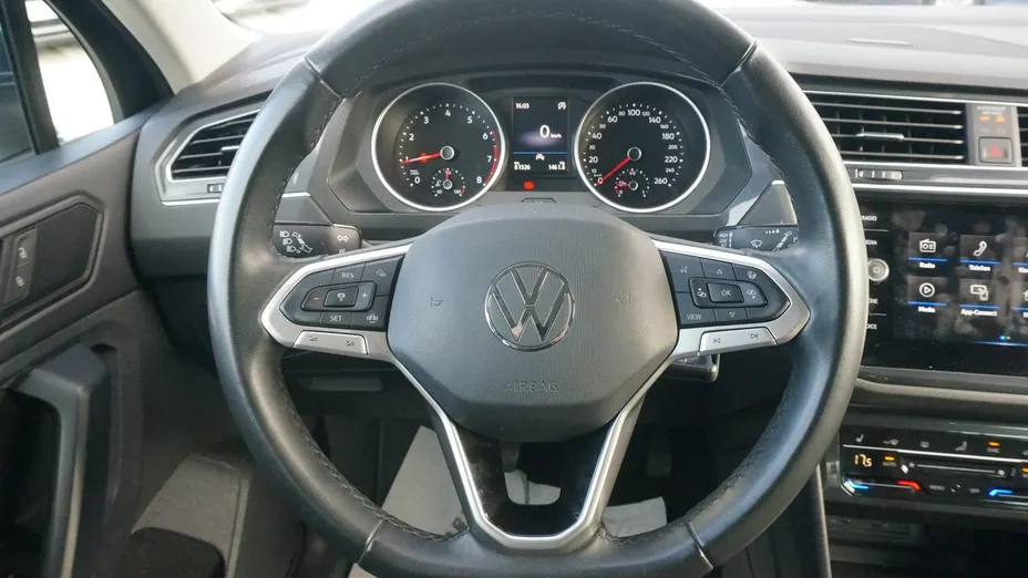 VOLKSWAGEN Tiguan -