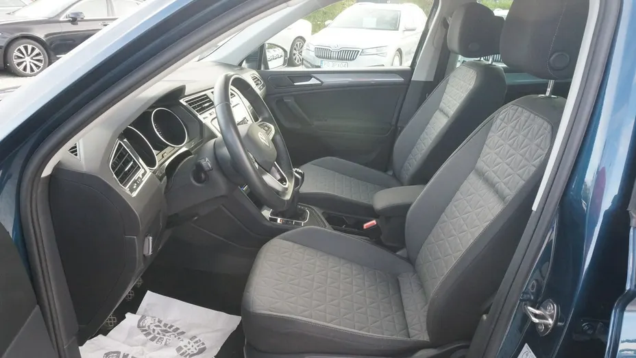 VOLKSWAGEN Tiguan -