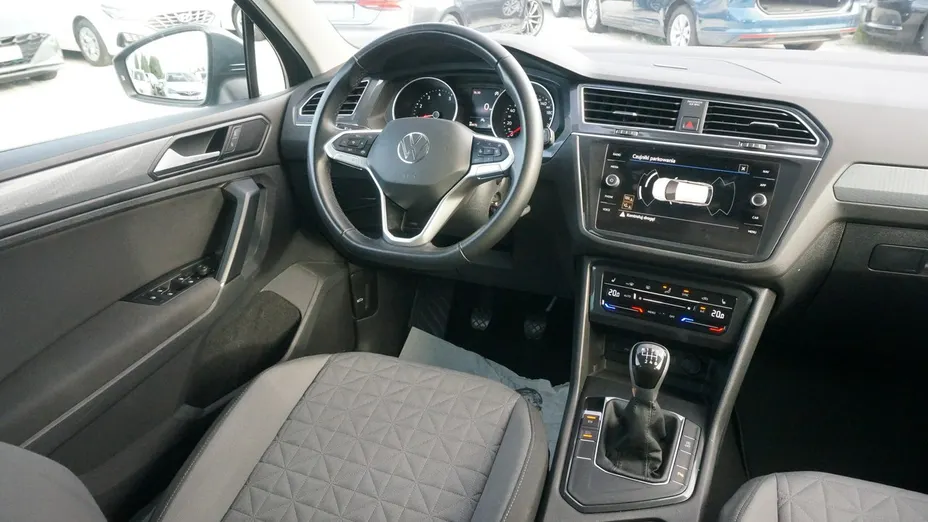 VOLKSWAGEN Tiguan -