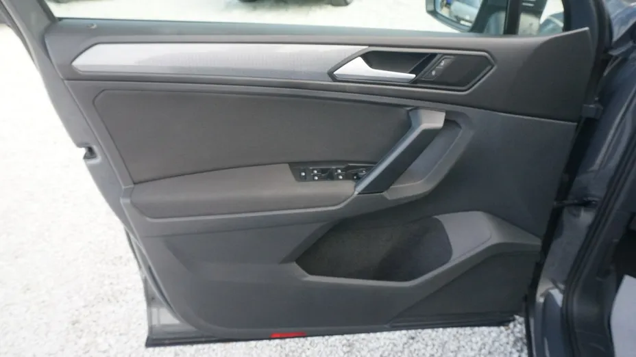 VOLKSWAGEN Tiguan -