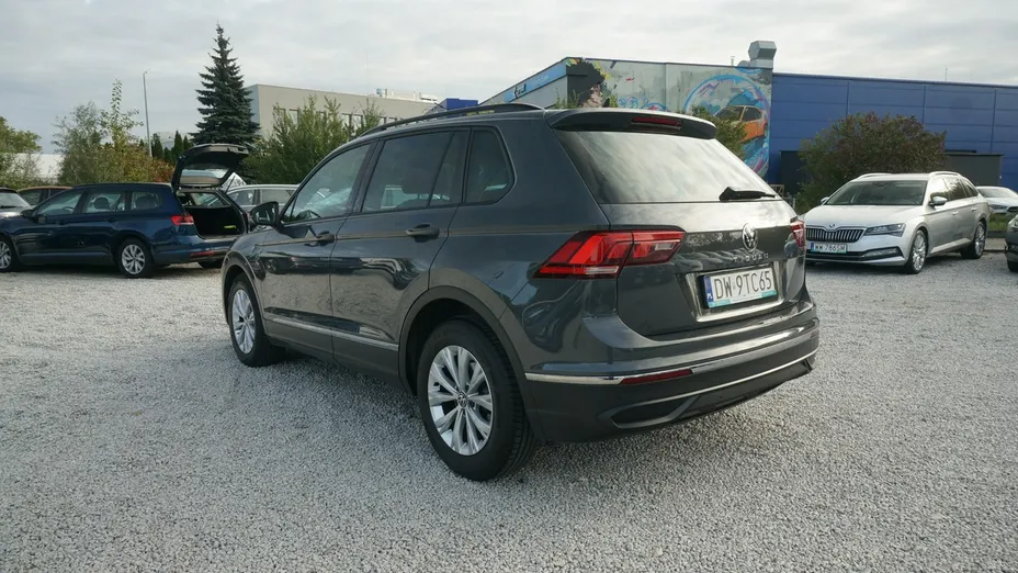 VOLKSWAGEN Tiguan -