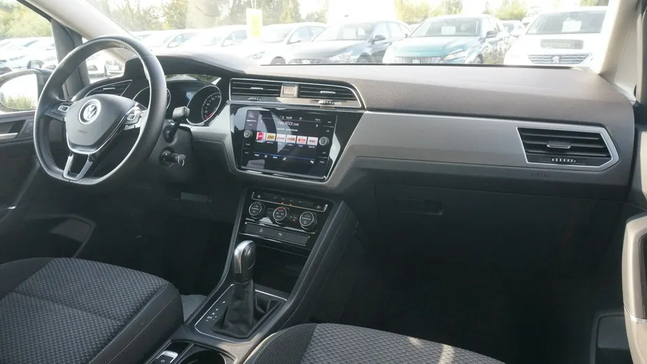VOLKSWAGEN Touran -