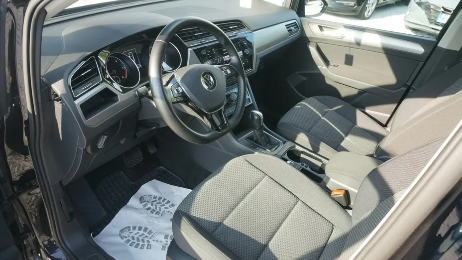 VOLKSWAGEN Touran -
