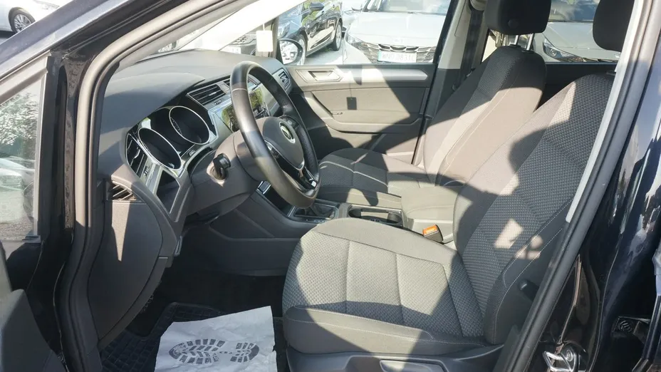 VOLKSWAGEN Touran -