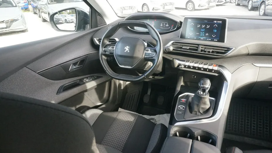 PEUGEOT 3008 -