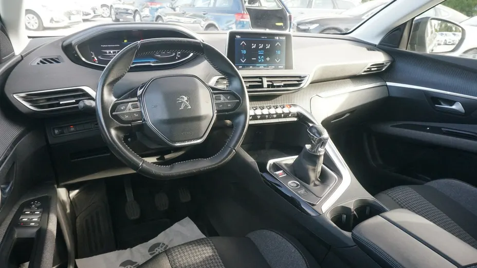 PEUGEOT 3008 -