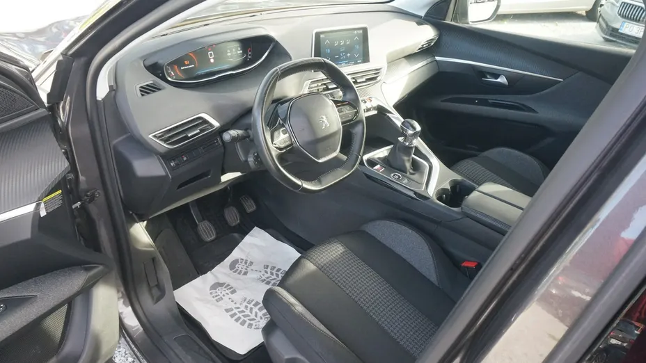 PEUGEOT 3008 -