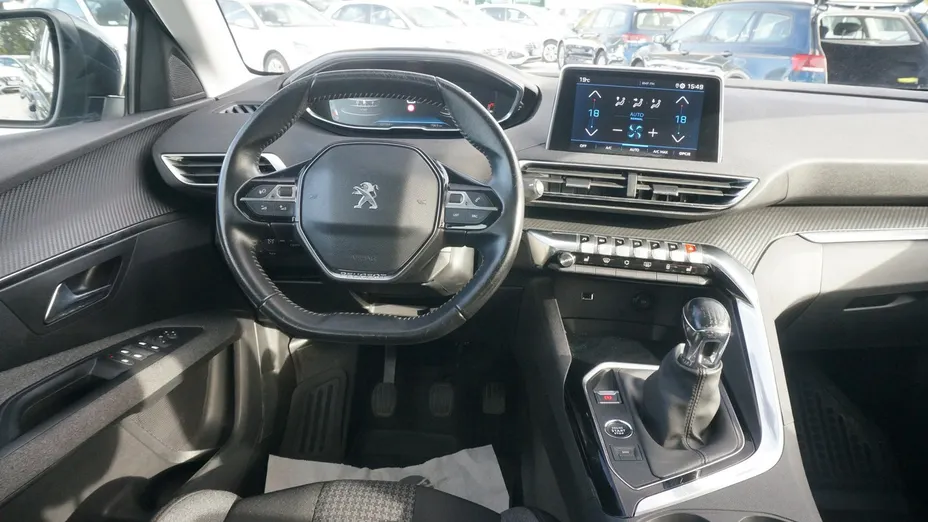 PEUGEOT 3008 -