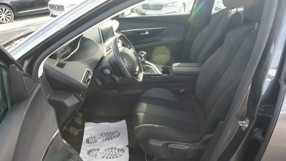 PEUGEOT 3008 -