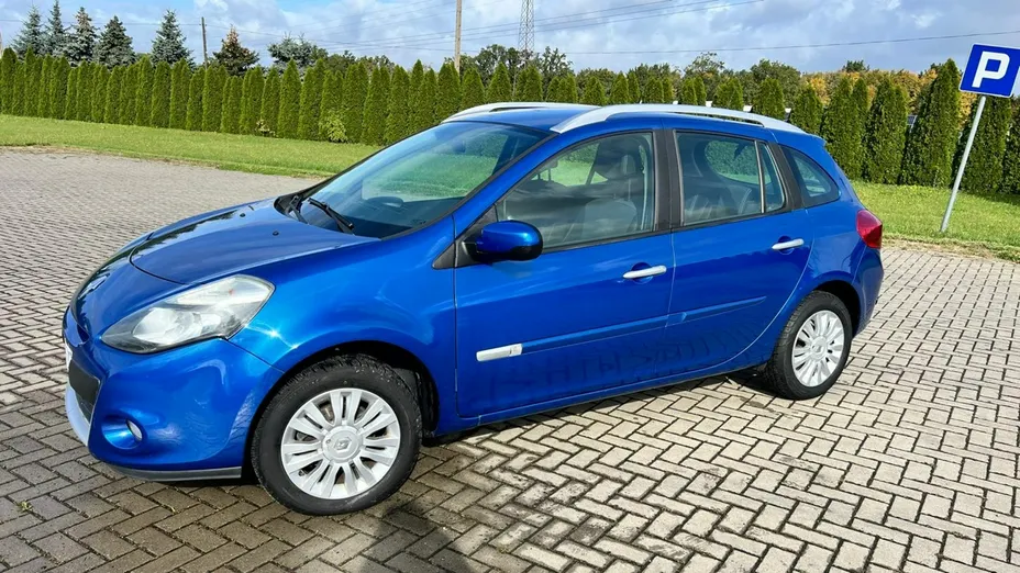 RENAULT Clio -