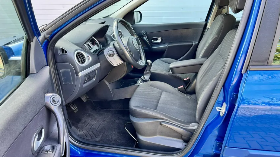 RENAULT Clio -