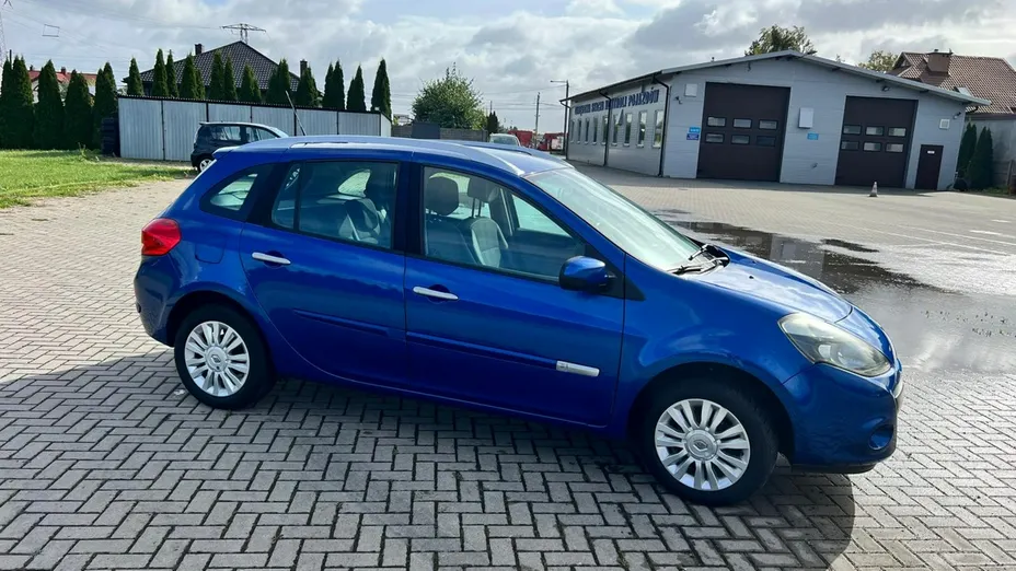 RENAULT Clio -