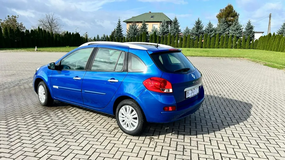 RENAULT Clio -
