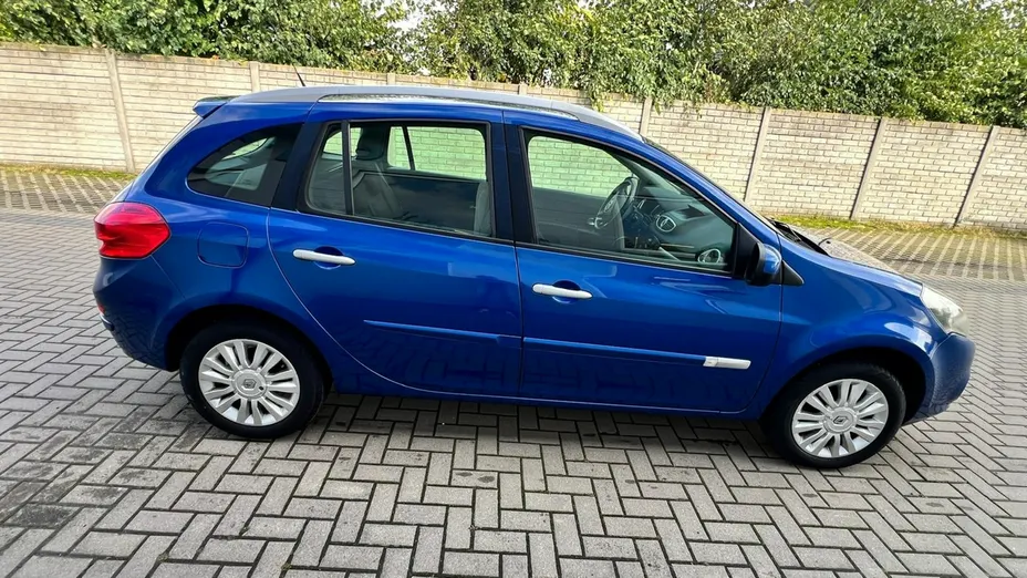 RENAULT Clio -