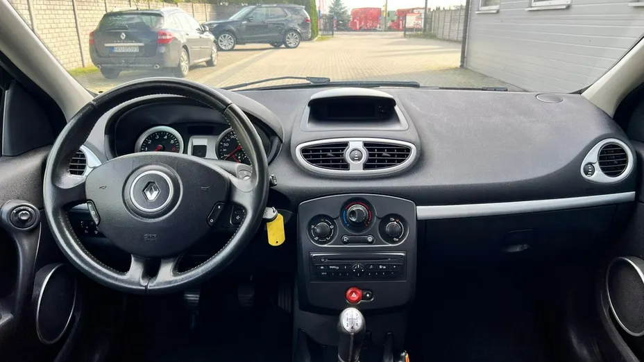 RENAULT Clio -
