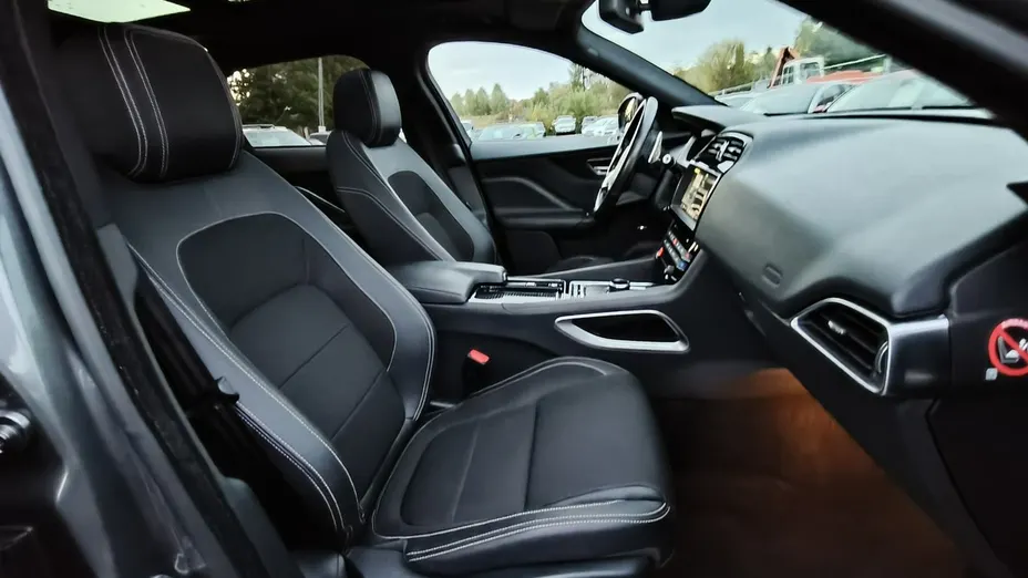 JAGUAR F-Pace -