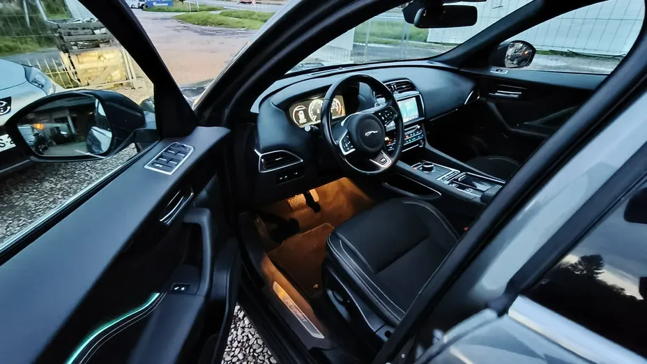 JAGUAR F-Pace -