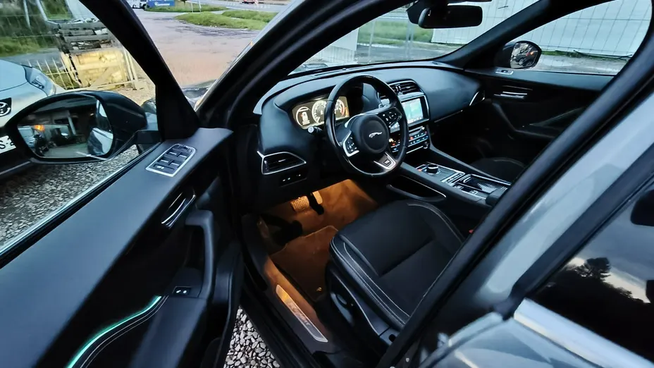 JAGUAR F-Pace -