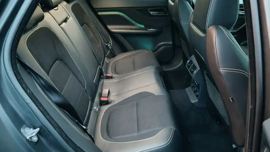 JAGUAR F-Pace -