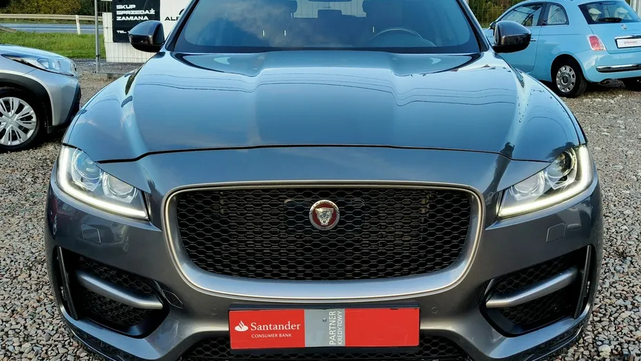 JAGUAR F-Pace -