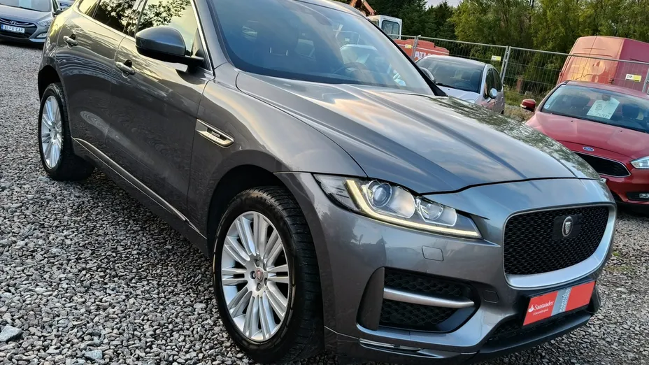JAGUAR F-Pace -