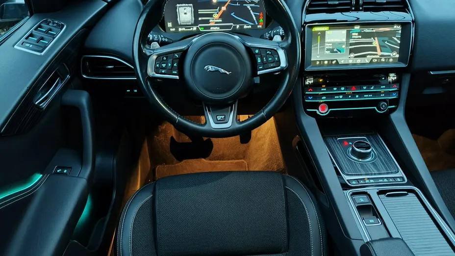 JAGUAR F-Pace -