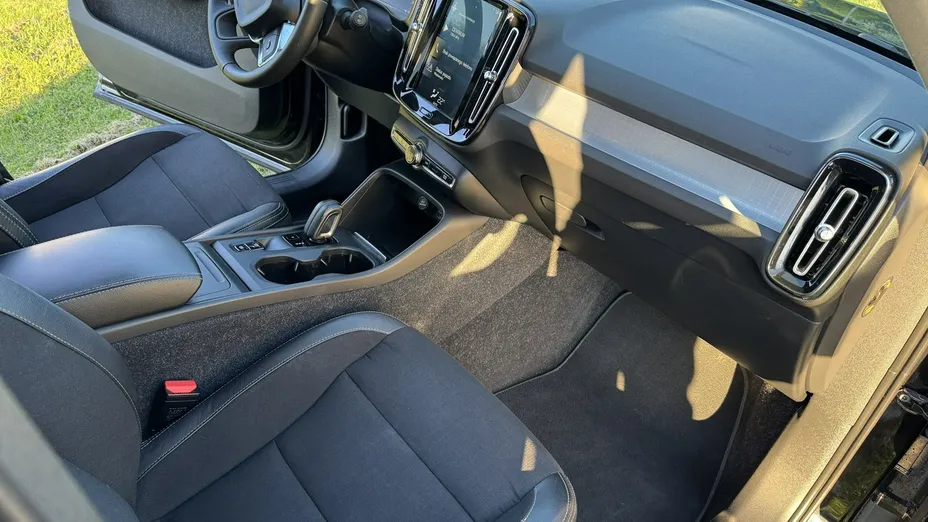 VOLVO XC40 -