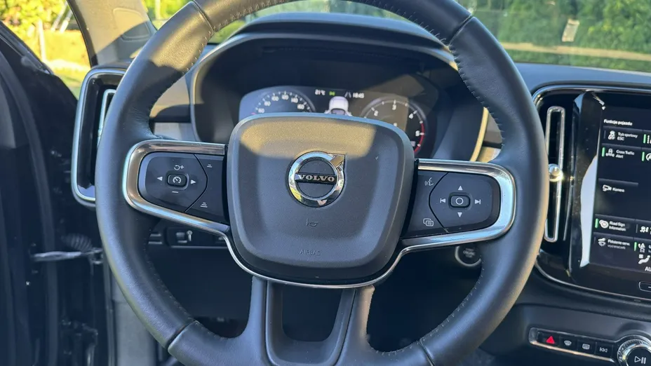 VOLVO XC40 -