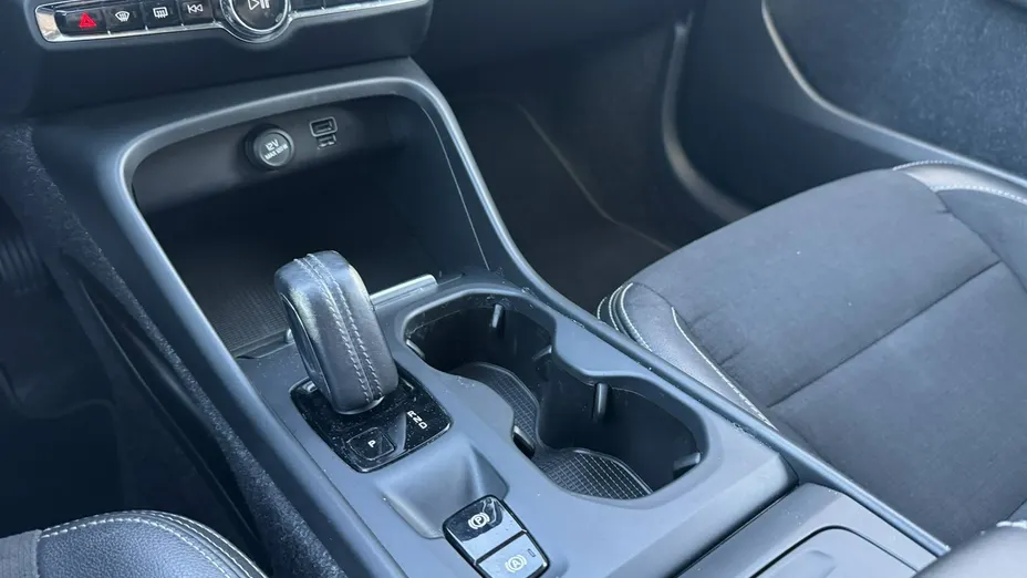 VOLVO XC40 -