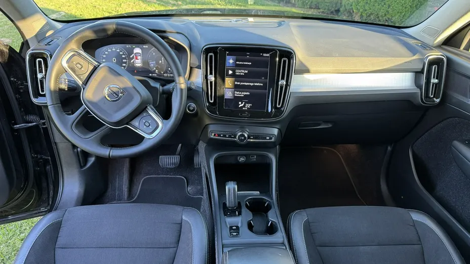 VOLVO XC40 -