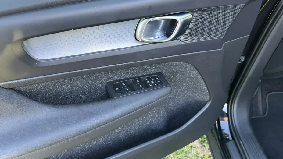 VOLVO XC40 -