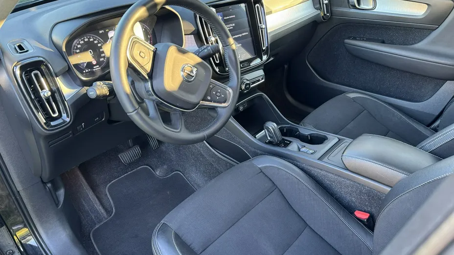 VOLVO XC40 -
