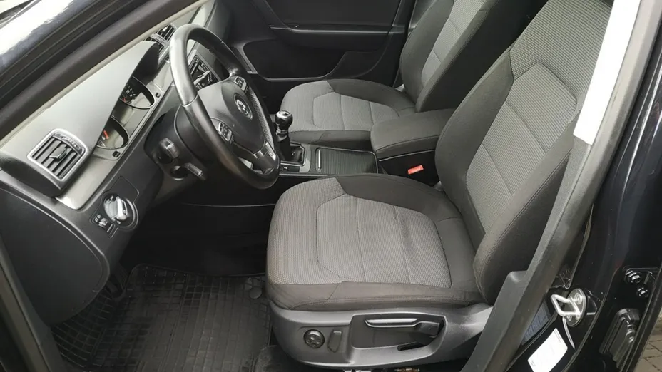 VOLKSWAGEN Passat -