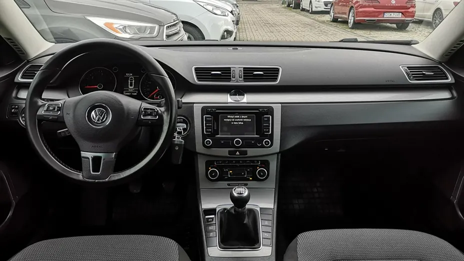 VOLKSWAGEN Passat -