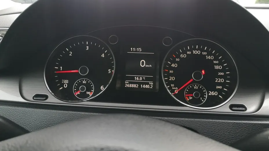 VOLKSWAGEN Passat -