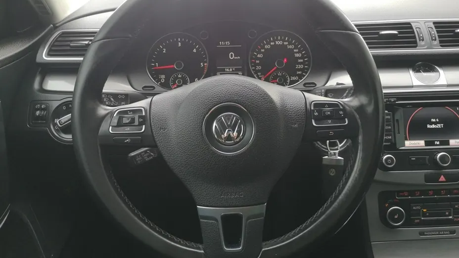 VOLKSWAGEN Passat -