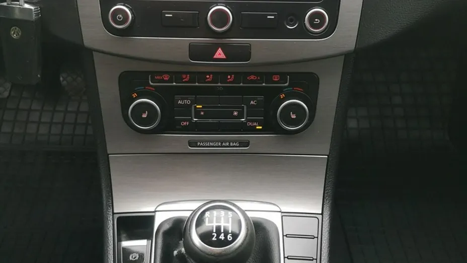 VOLKSWAGEN Passat -