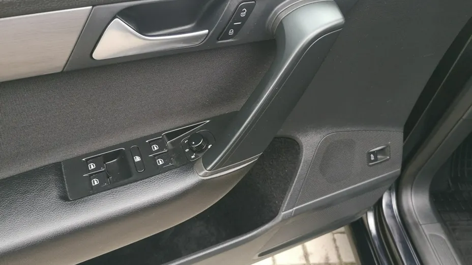 VOLKSWAGEN Passat -