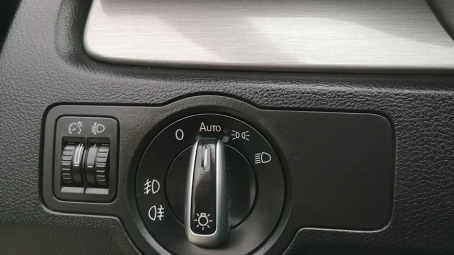 VOLKSWAGEN Passat -