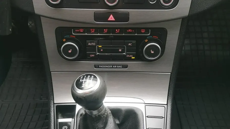 VOLKSWAGEN Passat -